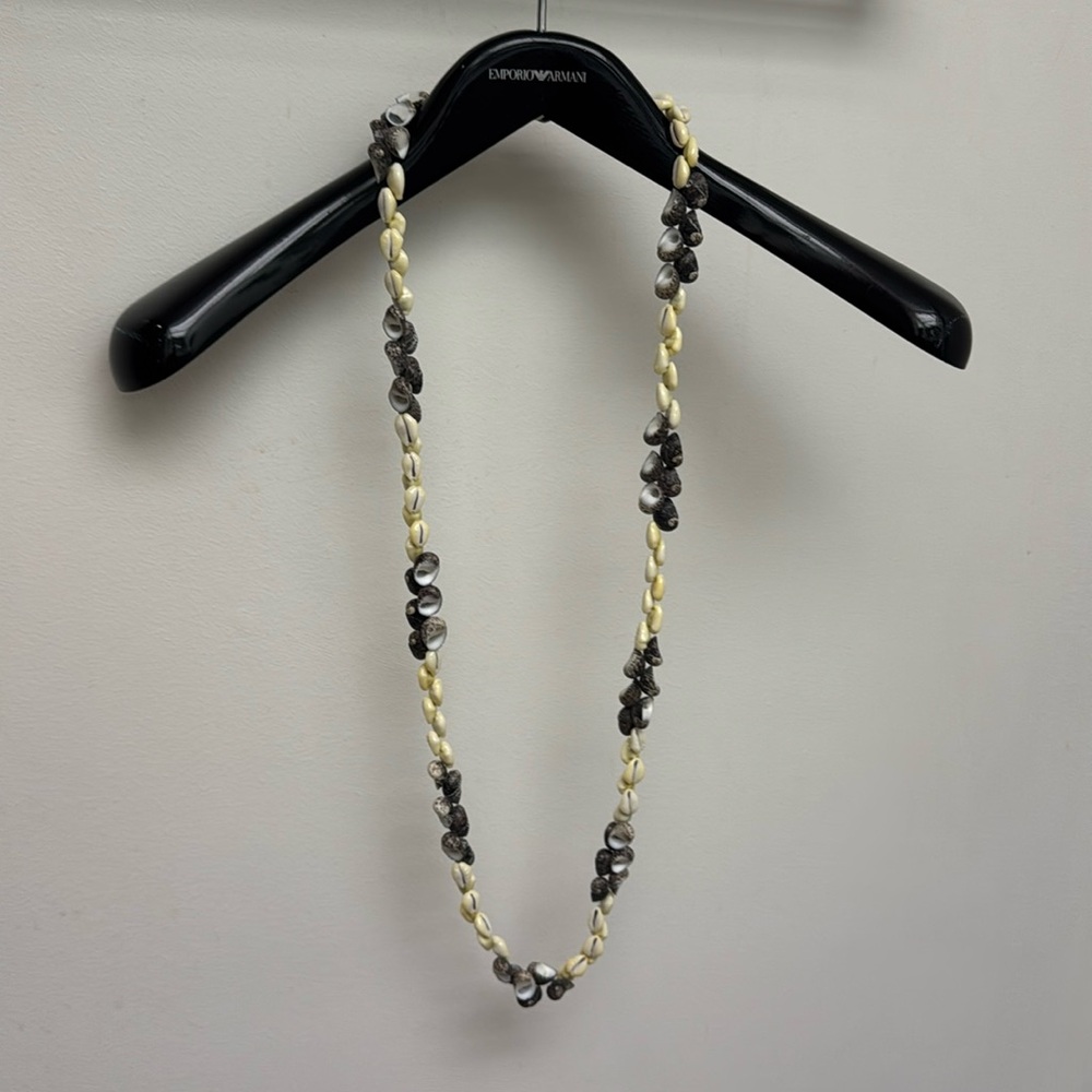 Men’s 1970s Vintage Rare Bora Bora Tahiti shell necklace 24 inches long